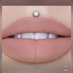 Jeffree Star Mannequin Velour
Liquid Lipstick